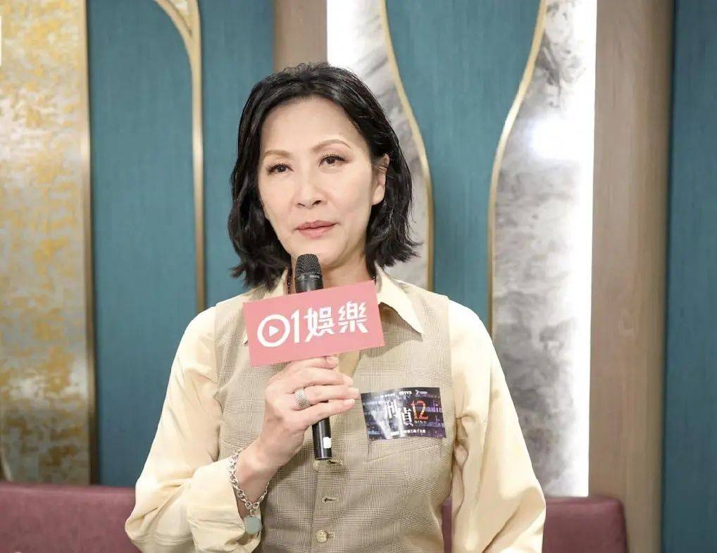 55岁陈慧珊近况曝光,自然老去气质犹存,已博士毕业任职教育总监
