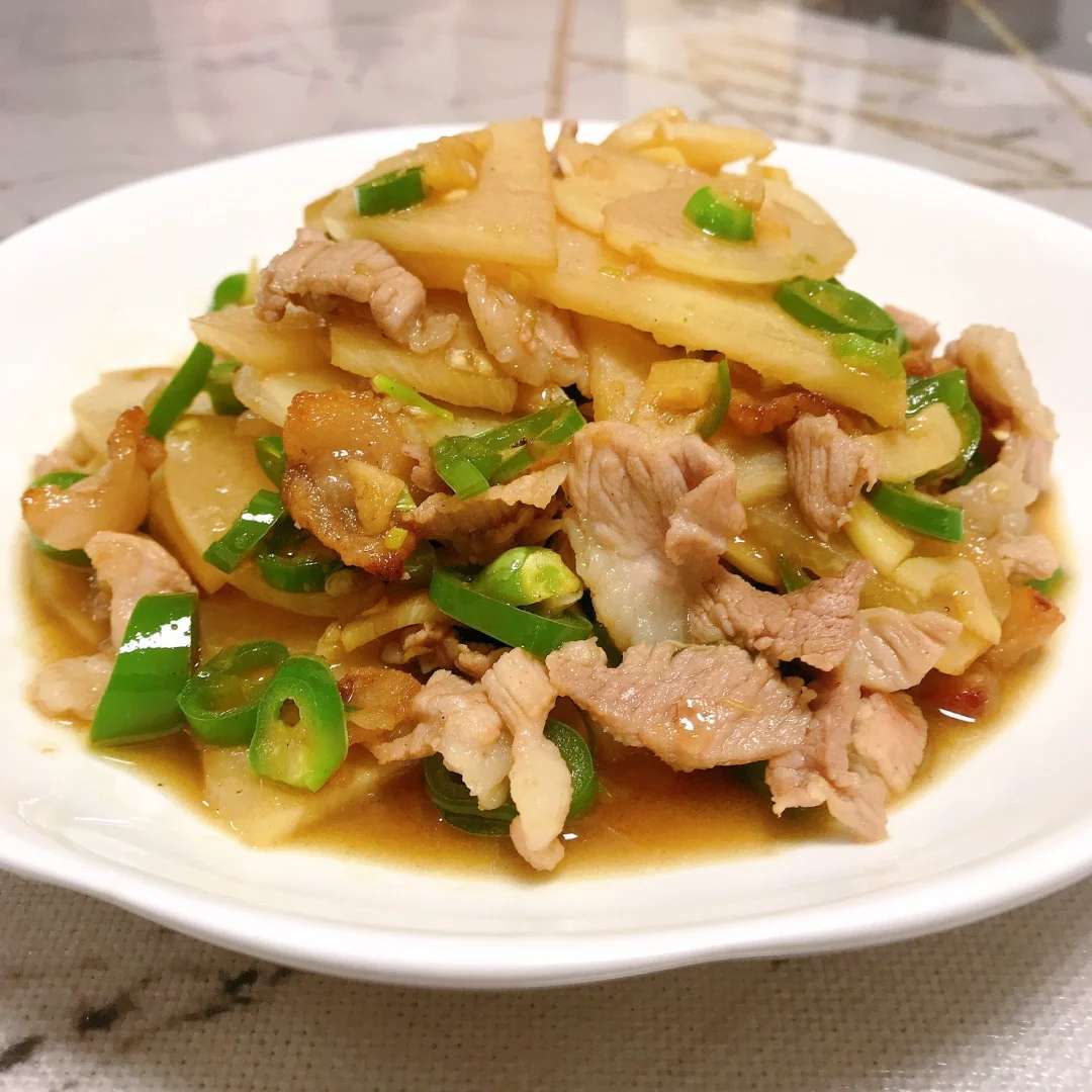 凉薯竟藏这般鲜滋味？生吃赛雪梨，炒肉胜瑶