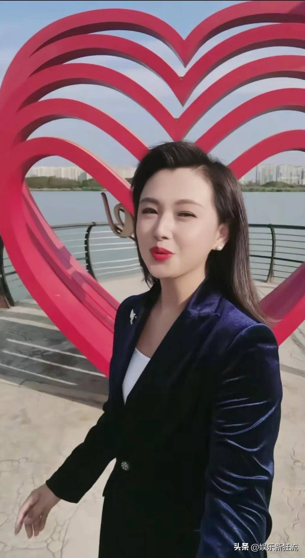 苏超火热,黄石要当江苏十四妹?湖北美女主播梁晶给出完美解释