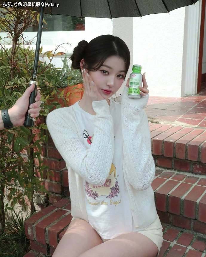 夏季如何时髦好看？张元英夏日穿搭尽显又纯