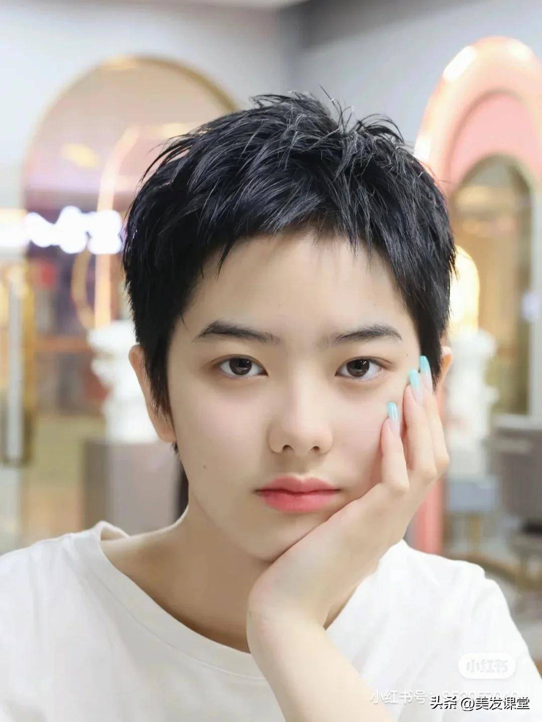 女生剪短发不后悔三款发型尽显高级感与魅力