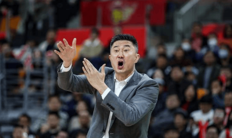 39分惨败又25分溃败！广东攻防漏洞百出，杜锋还敢冲冠吗？