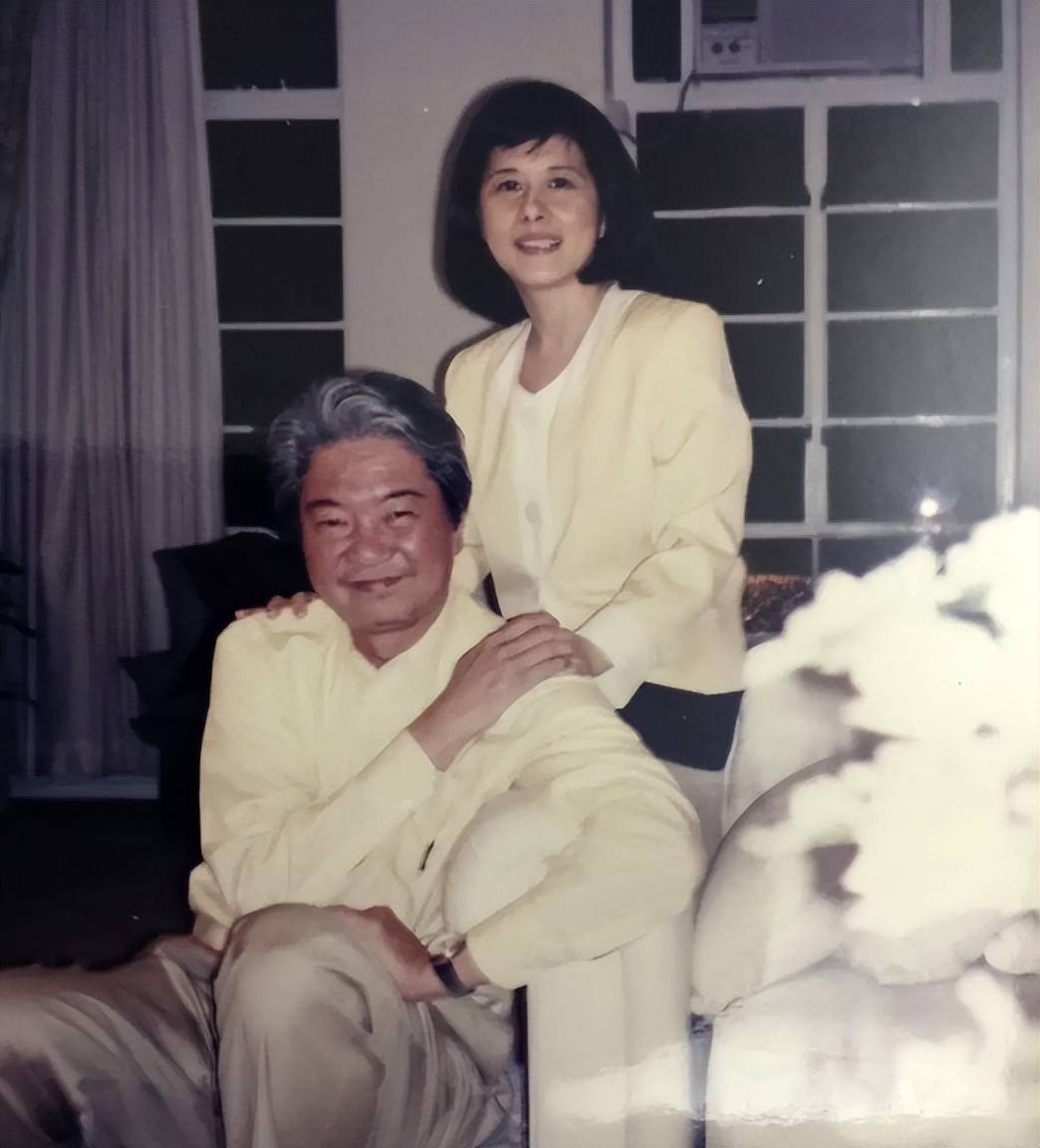 潇洒离世,享受一世无儿女,晚年挥金如土,雇8个人伺候