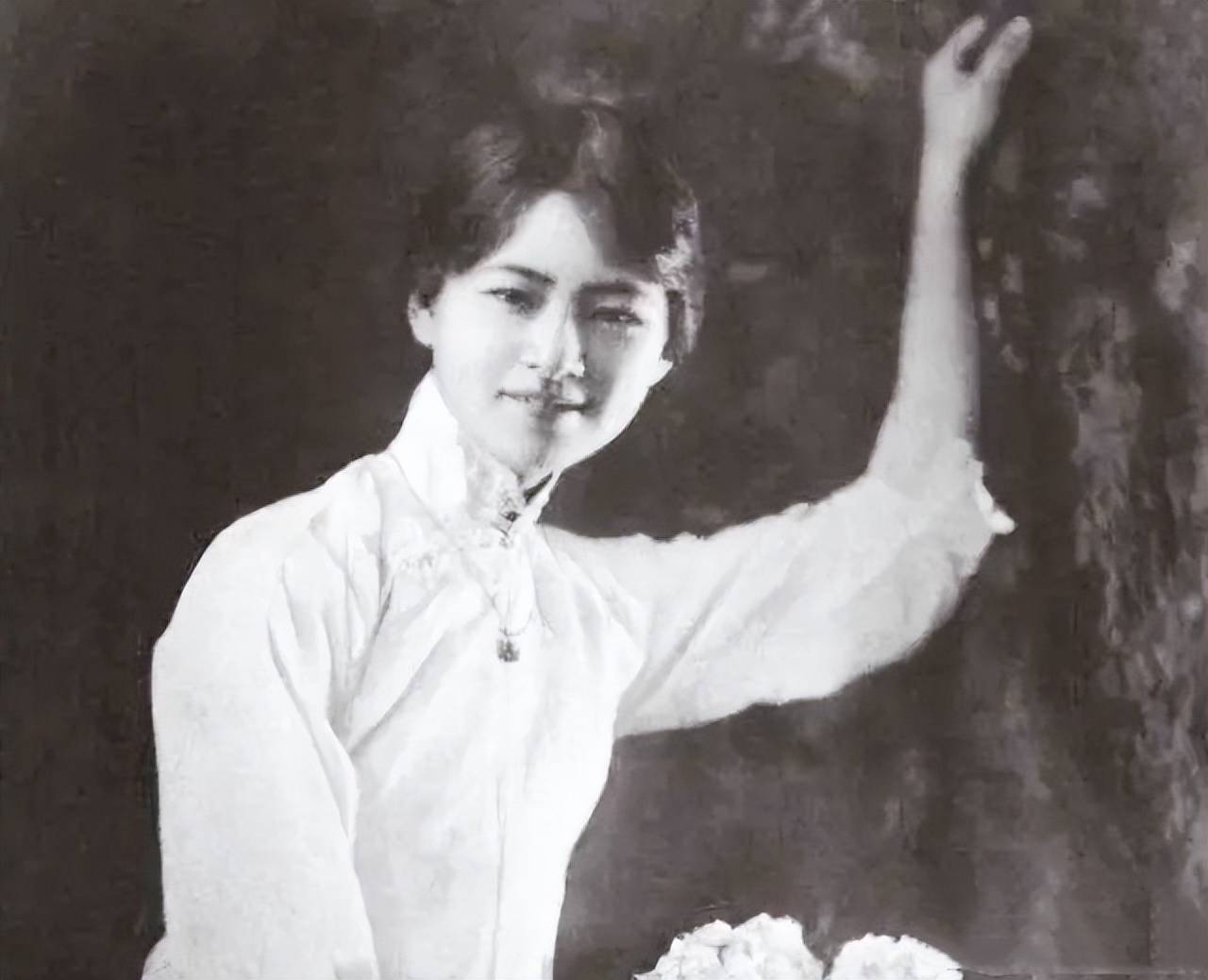 林徽因设计国徽:一稿没过,二稿周总理提修改建议,三稿鼓掌通过