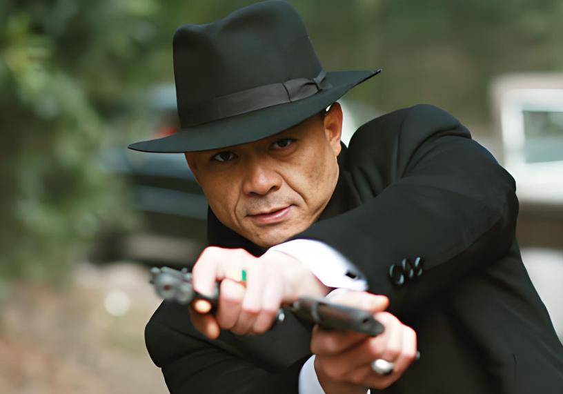 王新军现状:54岁脸部松垮,老婆秦海璐仍显年轻,儿子像母亲翻版