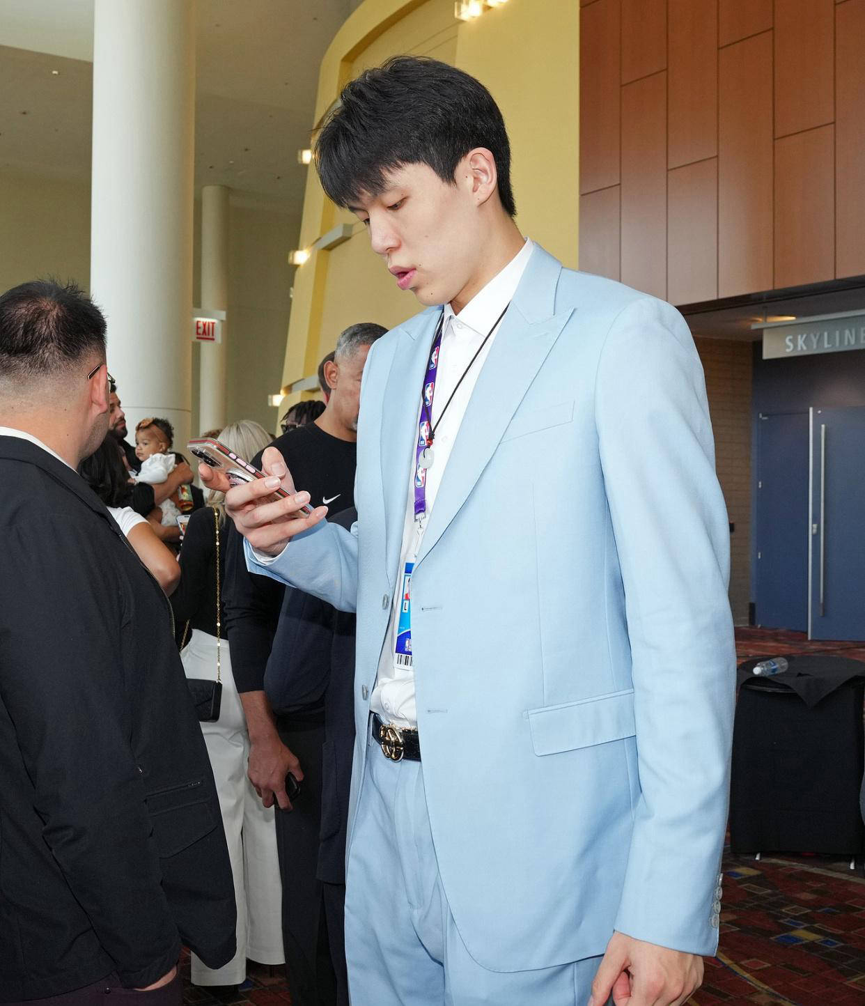 开拓者选中杨瀚森引发各方关注，ESPN和美媒推特欢迎调侃