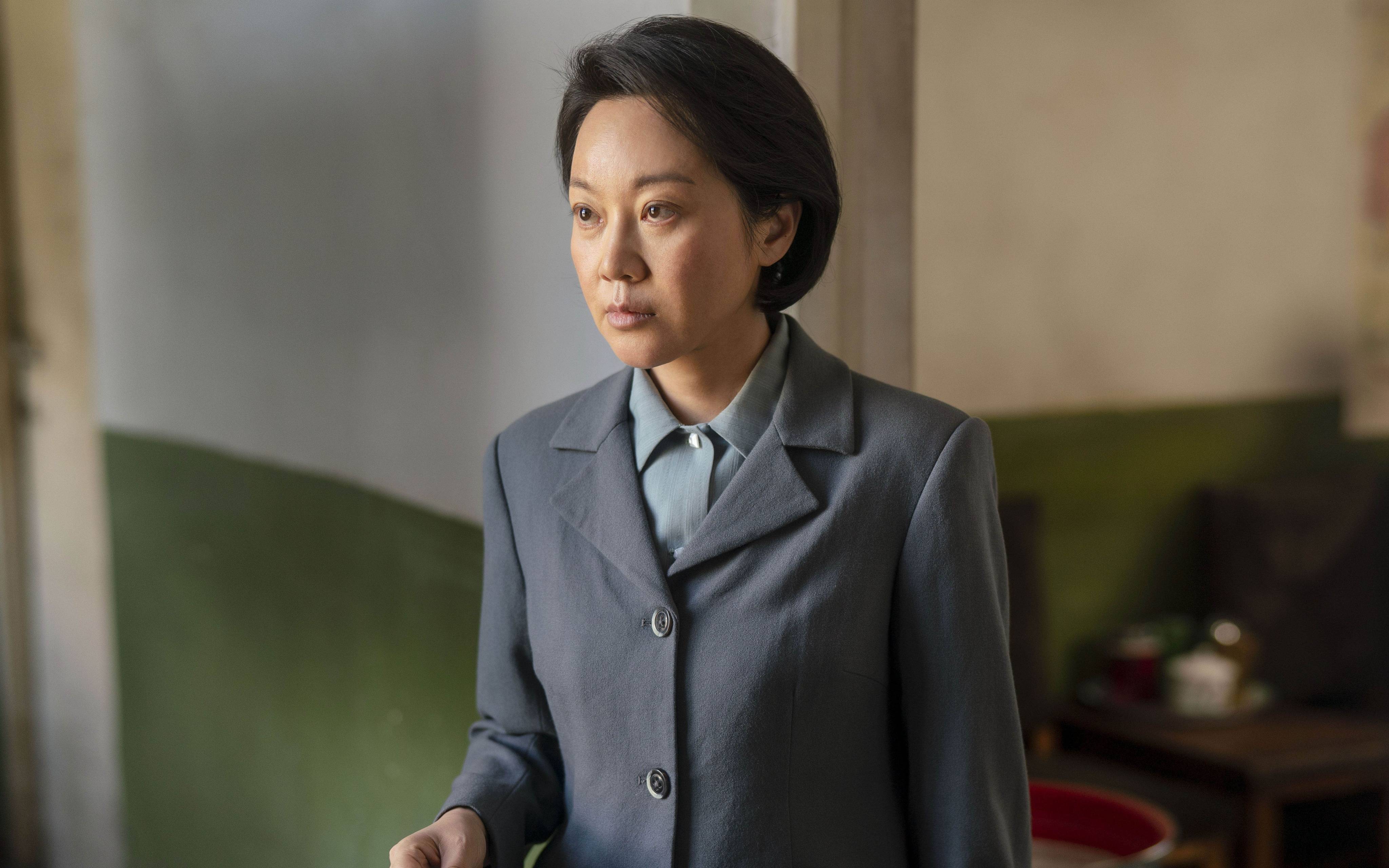 离婚21年,闫妮惊艳归来,邹伟净身出户,后悔了吗?