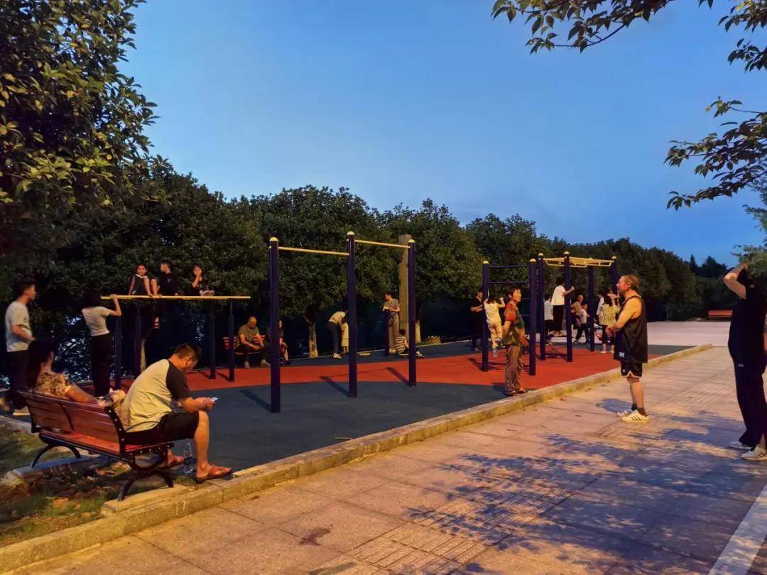 北门湖公园焕新升级,江东府湄湘桥便利健身,居民运动好去处