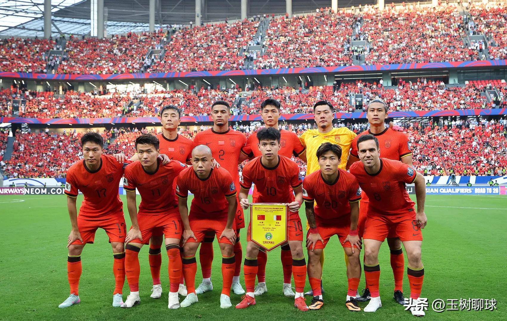 国足东亚杯名单出炉：均龄25.4岁+弃用12名老将，郑智离开教练组