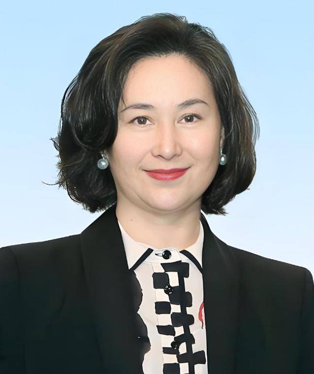 百亿名媛何超琼,300亿香港女首富,手腕硬到四太招架不住