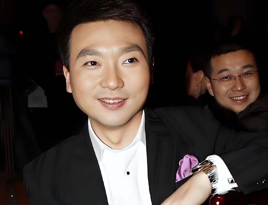 人生没有彩排!康辉和妻子恩爱半生,年轻时的一个决定让他悔恨不已