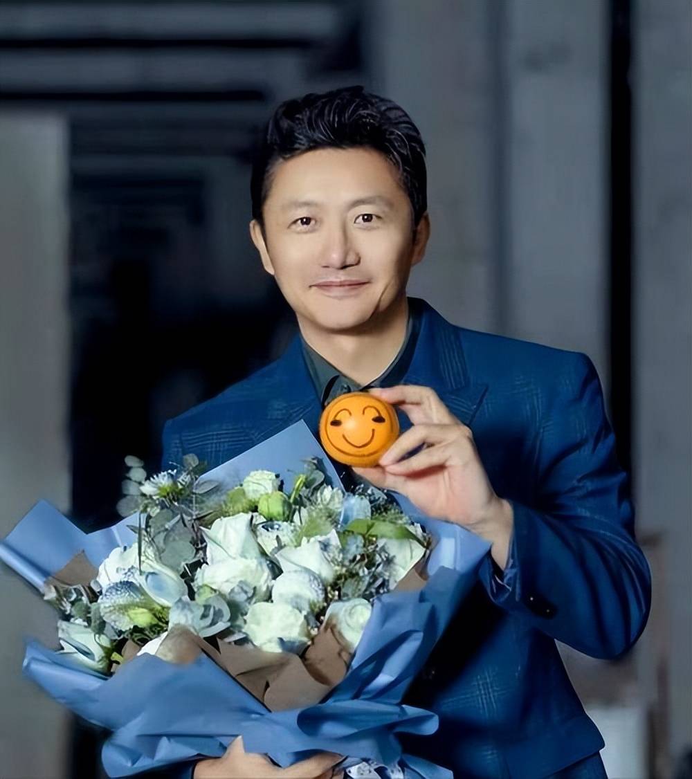 演员涂松岩,低调演戏20年,40岁娶圈外妻生子,8年婚姻宠妻如宝