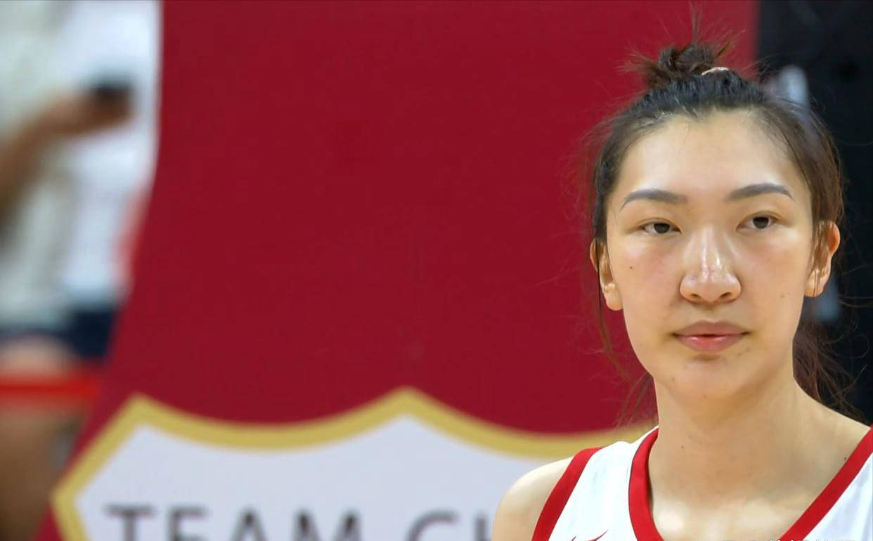 中国女篮热身赛表现回顾：韩旭闪耀，杨舒予低迷