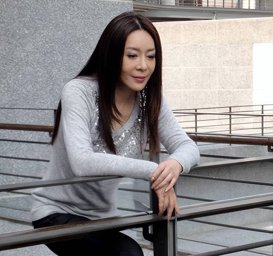 痴缠刘德华19年,分手后出书披露私密往事,喻可欣到底有多疯狂?