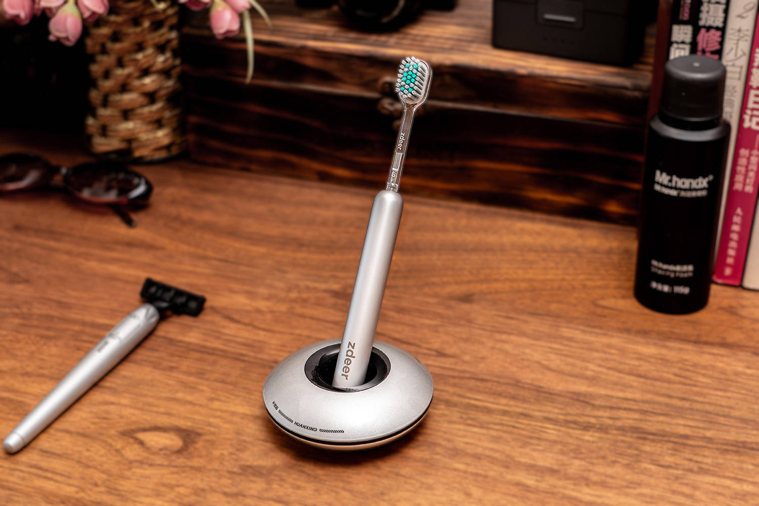 刷牙也能提供情绪价值?左点轻奢艺术牙刷:指尖上的金属美学