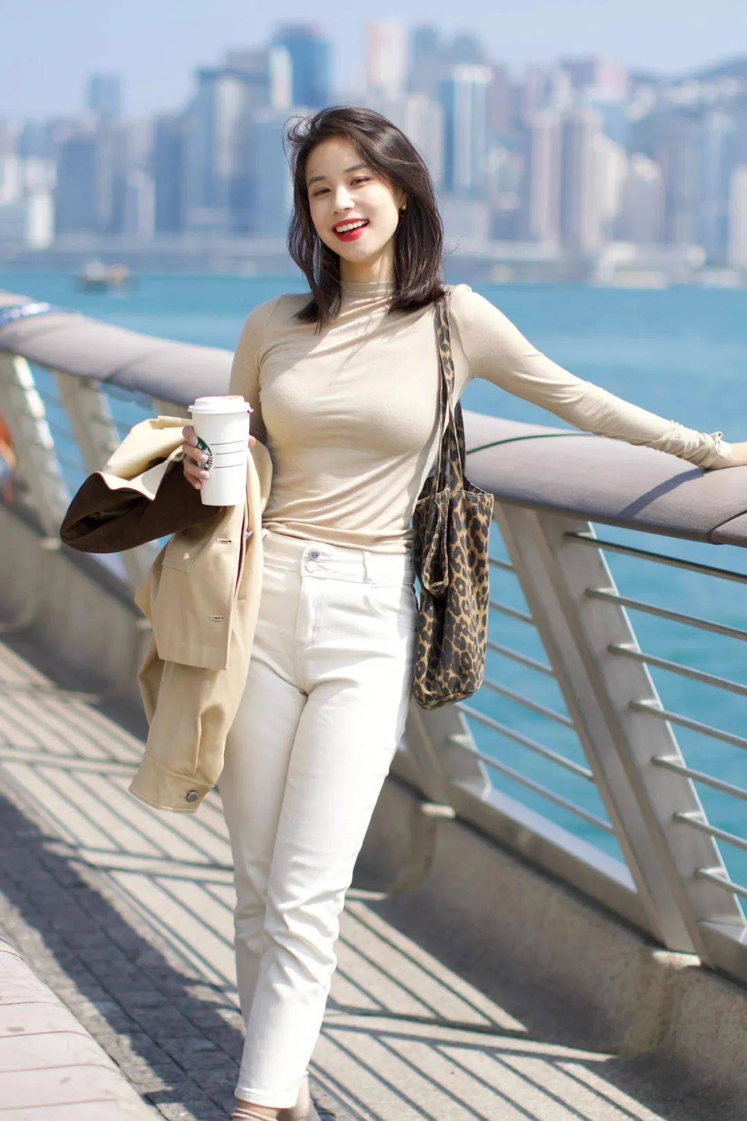 穿牛仔裤拍照,9个姿势,显瘦显高又显身材,随性洒脱又迷人