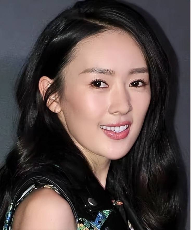 被张默当街殴打,嫁大17岁富商的童瑶,如今活成他高攀不起的样子
