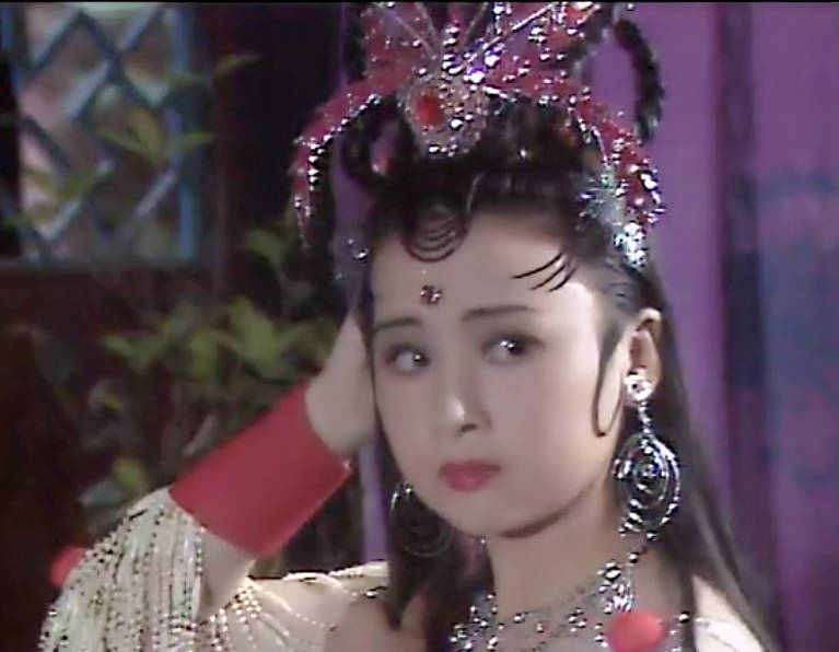 86版"蜘蛛精"姚嘉现状:55岁逆龄如少女,30岁富豪儿子是她骄傲