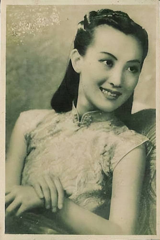 周璇:中国最早的两栖明星,14岁成名,3段恋情6年癫狂,37岁离世