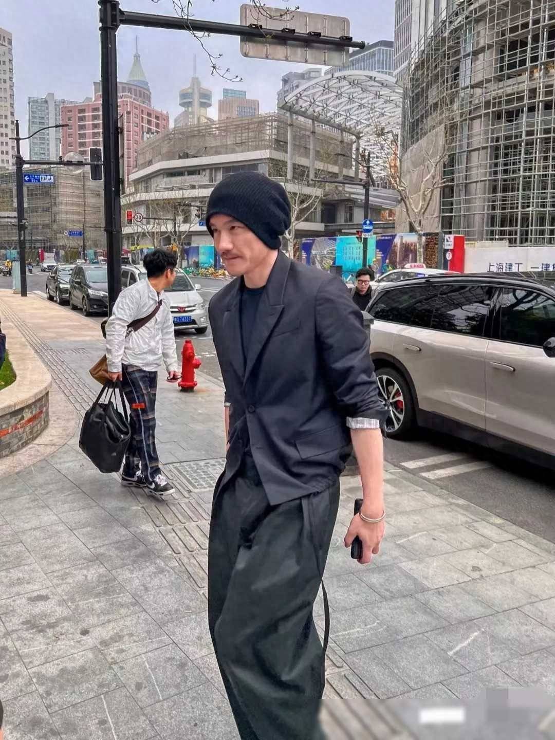 胡兵素颜生图曝光!颜值大跌眼镜,竟与朴树撞脸!