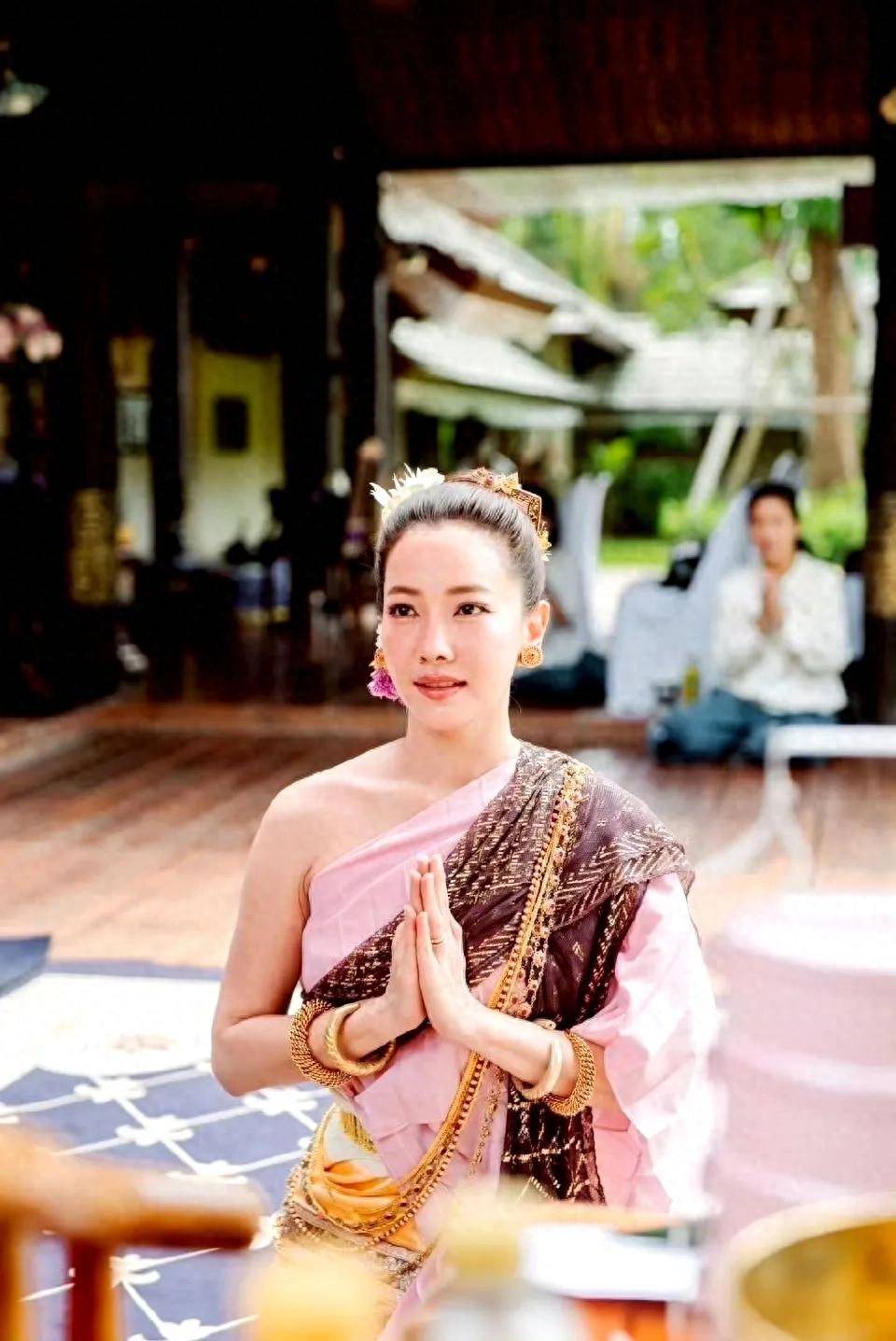 月亮姐姐noon泰服新造型,美出热搜爆款,每帧如古画再现