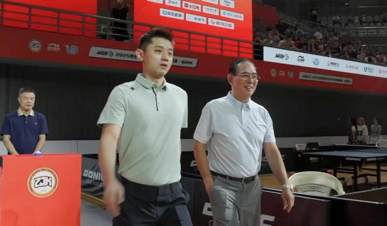 蔡振华与张继科同台亮相，全民乒乓球争霸赛引爆热潮