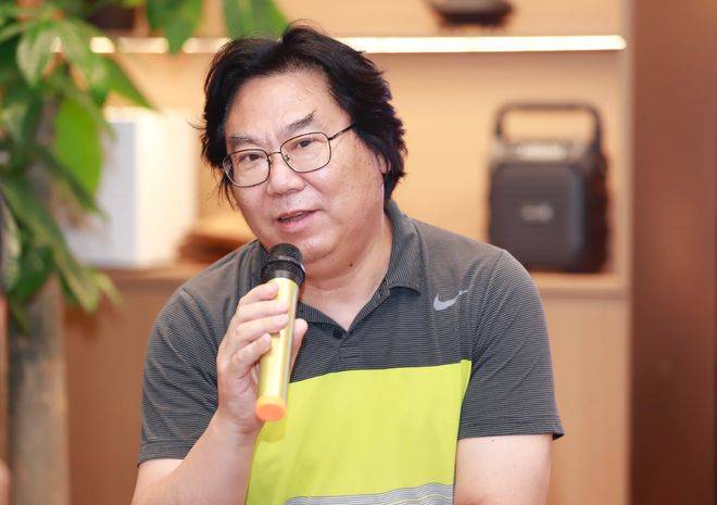 李晓军书画鉴赏展在且陶陶黑莓茶舍成功举办