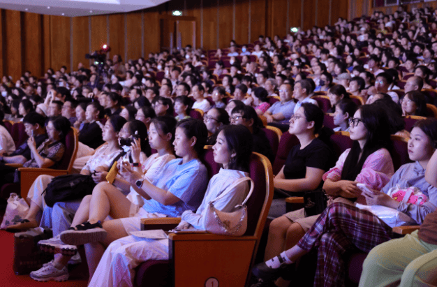 浙江绍兴:第二十三届越剧大展演火热收官(图3) 浙江绍兴:第二十三届越剧大展演火热收官(图3)