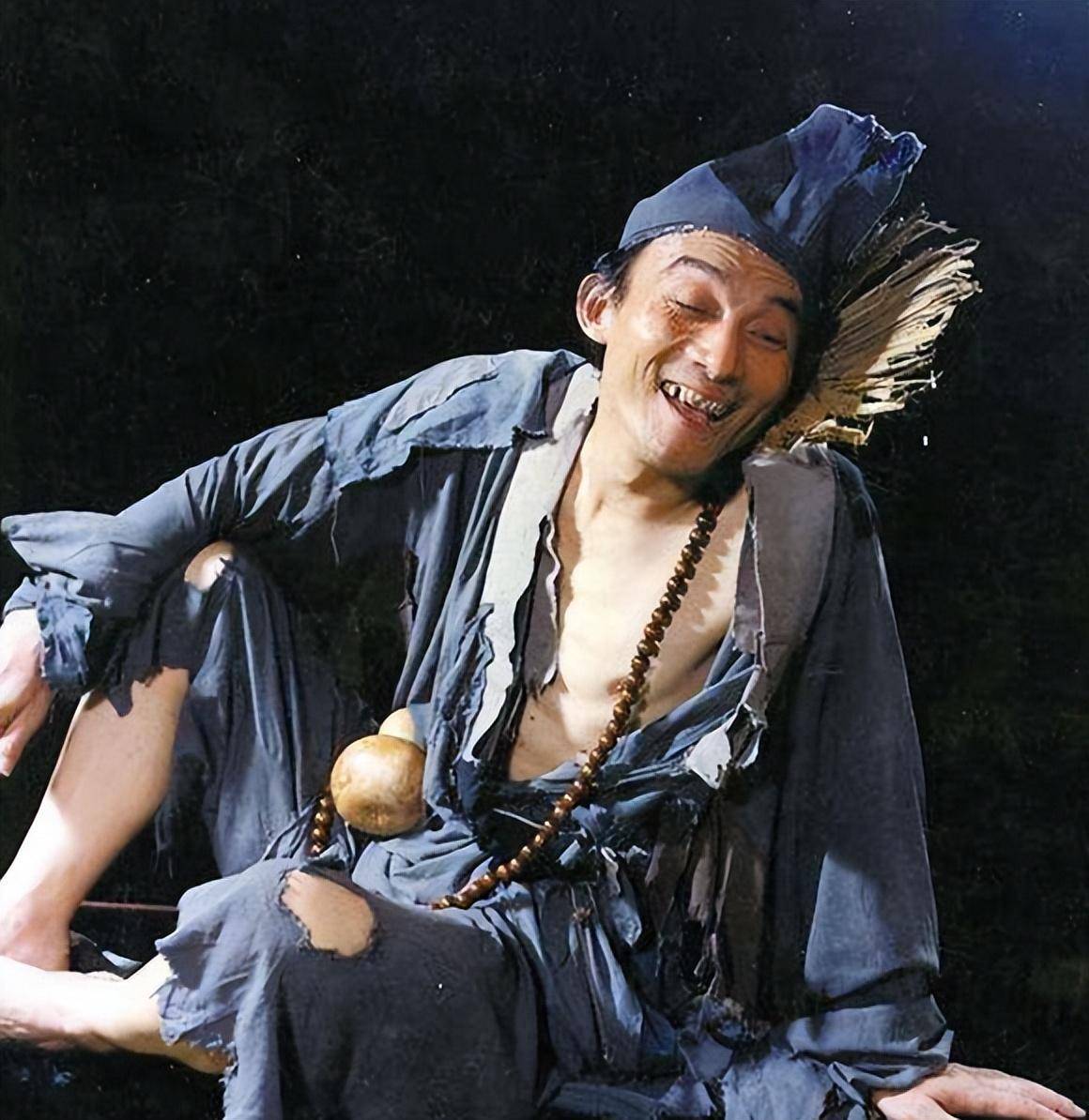 老了的"济公",游本昌没退场,他的两个孙女也藏不住了