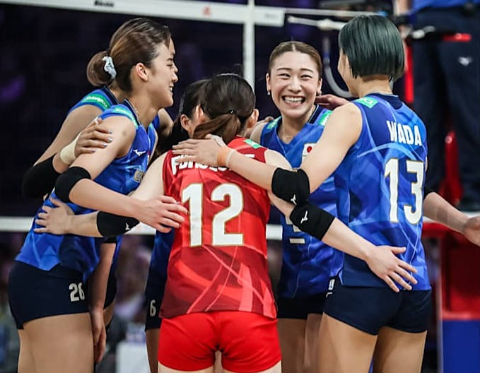 日本女排逆袭土耳其晋级四强，岛村春世关键表现成焦点