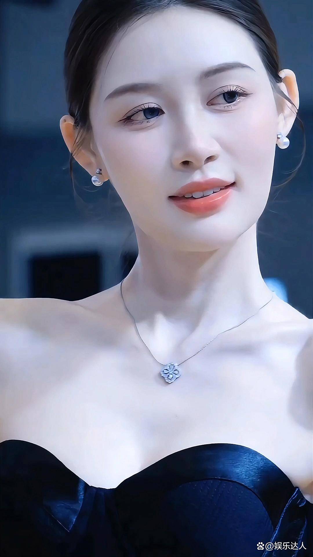 绝美佳人!敏敏,从无人问津到顶级车模!_顶流_cm_焦点