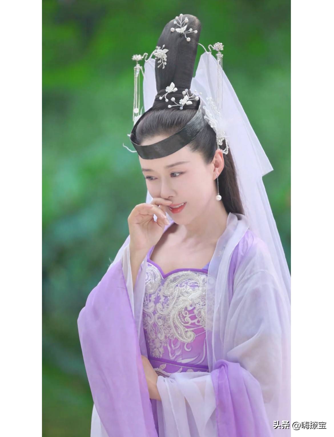 47岁颜丹晨再扮嫦娥:路人原相机神还原搞不懂当年整鼻子干嘛?