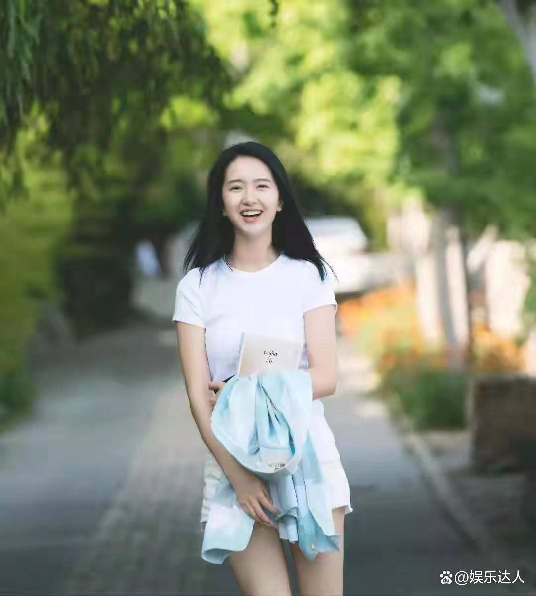 许龄月小时代
