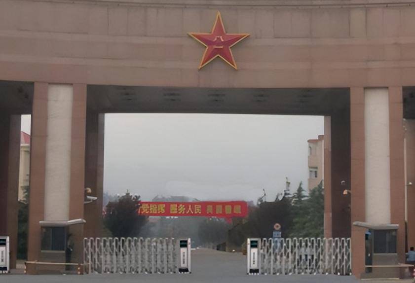军区大院潜规则:小孩对阶级观念根深蒂固,攀比父辈军衔