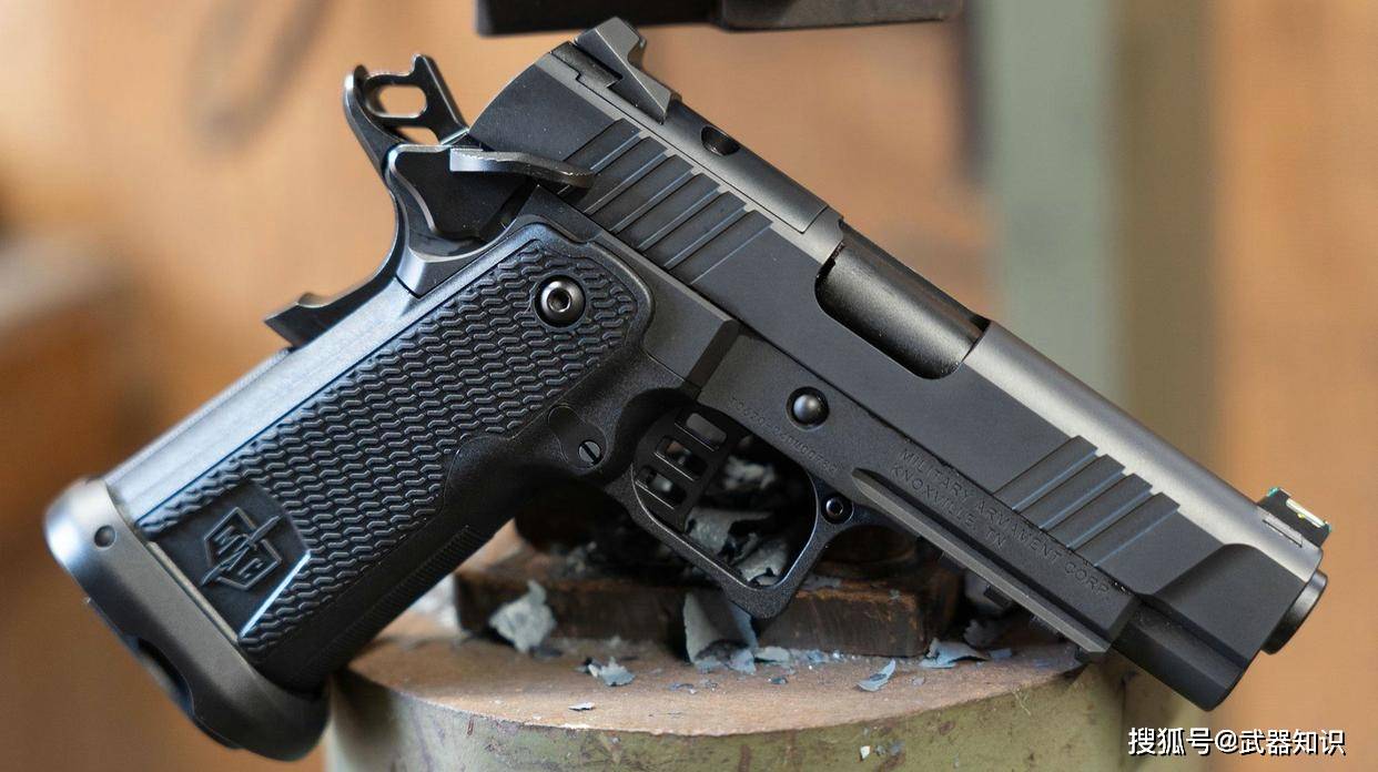 mac2011半自动 双排弹匣提供充足火力 堪称战斗猛兽