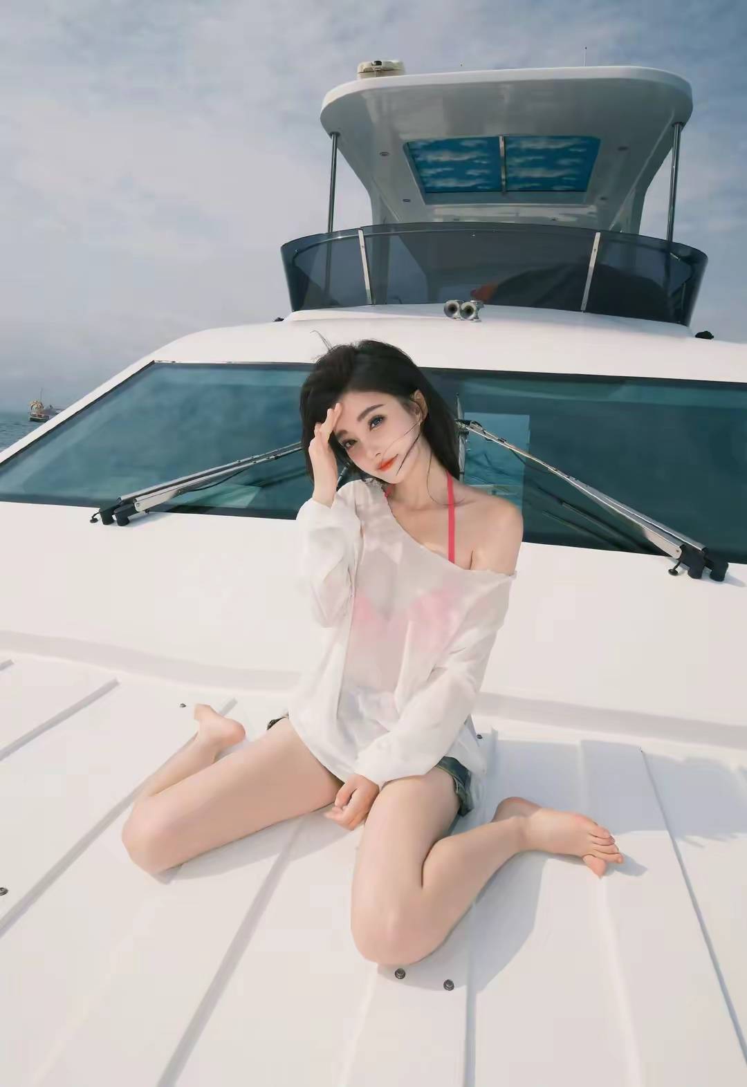 冯提莫海边美照杀疯了!这泳衣穿搭谁看了不说绝 冯提莫海边美照杀疯了!这泳衣穿搭谁看了不说绝