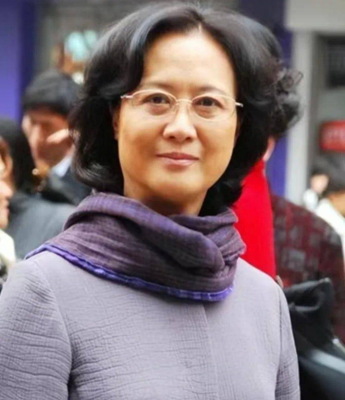 柏寒:55岁成名,57岁去世,托孤海清13年,儿子如今何处?