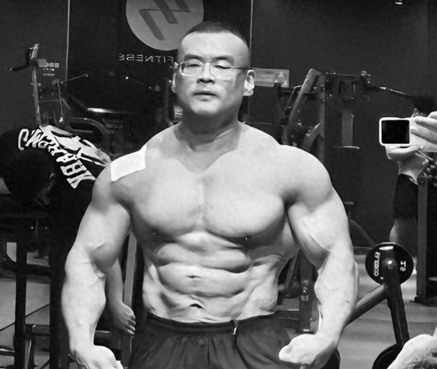 坏消息！健美运动员Liu Yiyang去世，享年38岁。他