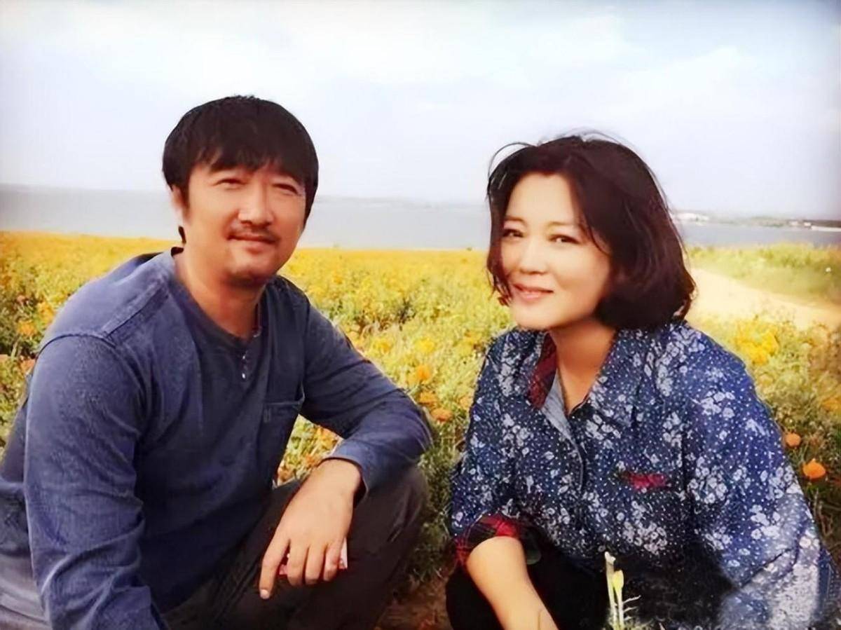 演员王茜华"千里追夫",二婚和沈航生下儿女,她真的幸福吗?