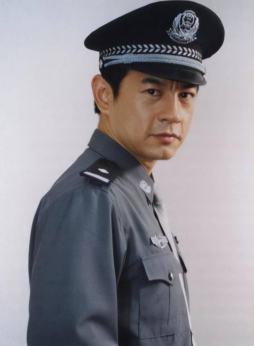 周浩东:从歌手到演员,给姑父买房,现在59岁依旧帅气