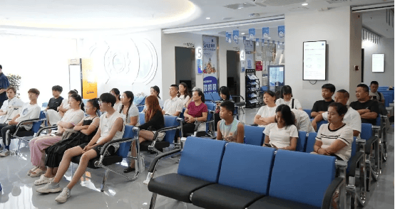哈尔滨华厦眼科医院举办SMILE Pro手术突破100例庆典暨专家面对面咨询会