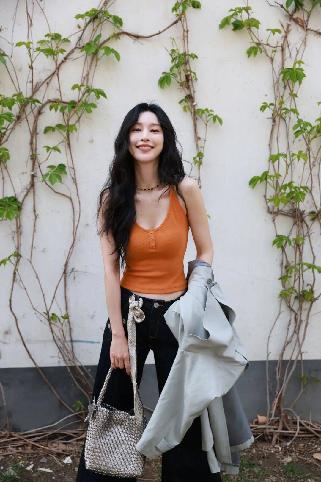 演员张俪因遮挡机动车号牌致歉,律师称或面临罚款,记9分处罚