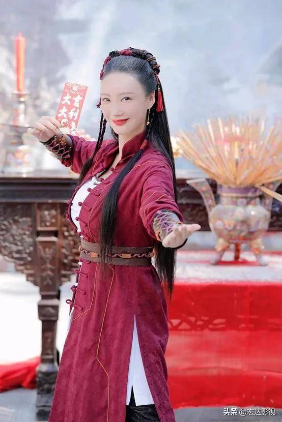 潘春春对阵王李丹妮:影视界的璀璨双星,谁更胜人一筹?