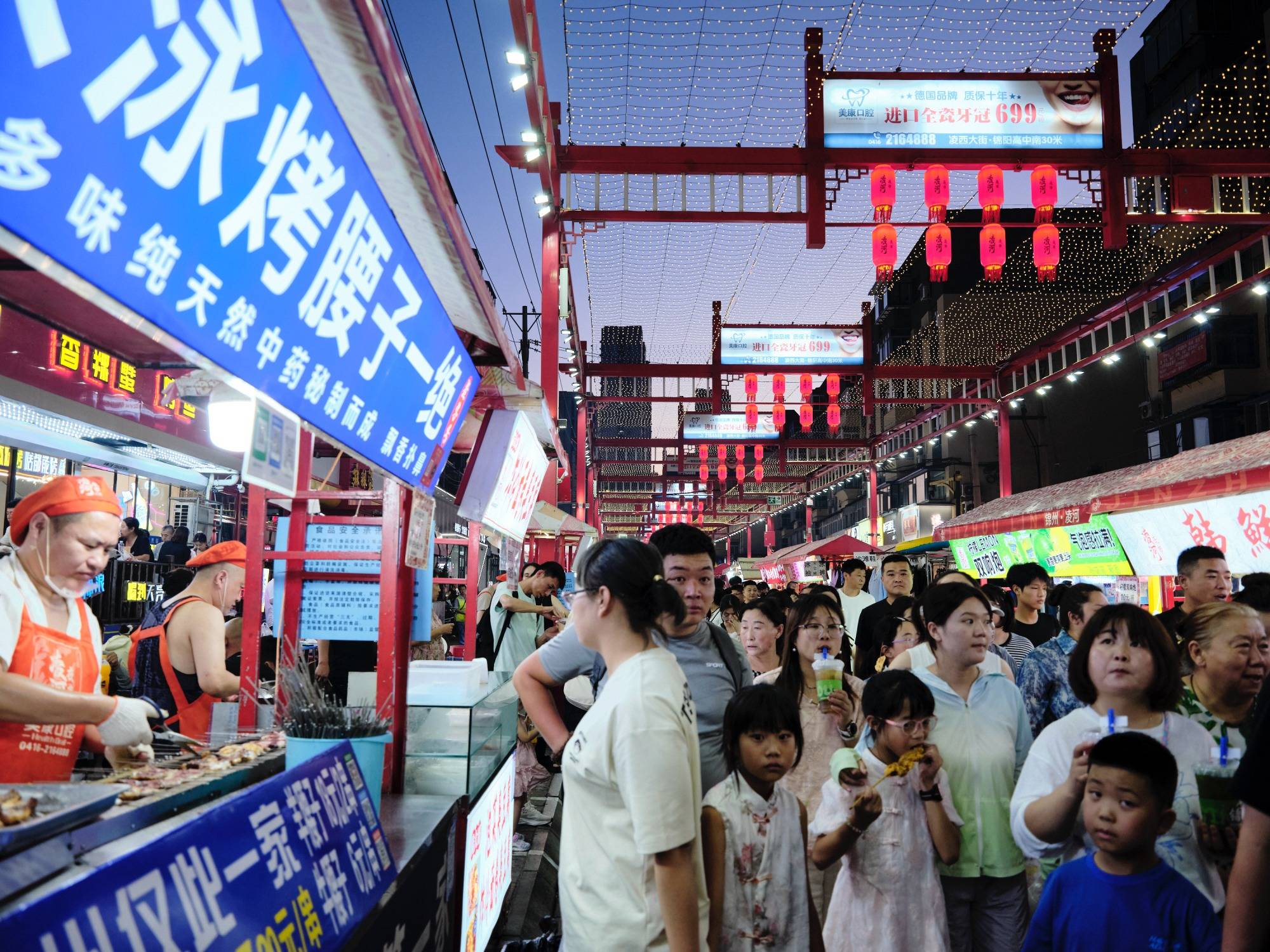 辽宁锦州凌河夜市，全长超过一公里，在烧烤之城体验美食文化 