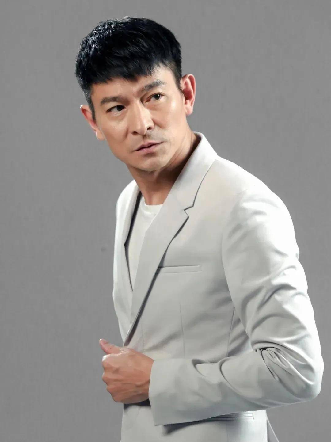 刘德华新发型,少年感十足,朋友圈疯狂转发!