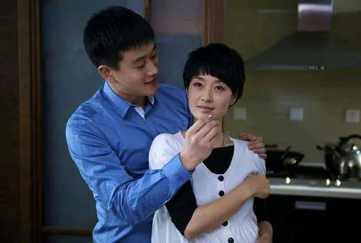 后又在2010年的婚姻保卫战饰演一对夫妻,这次是他们第三次联手,在悬疑