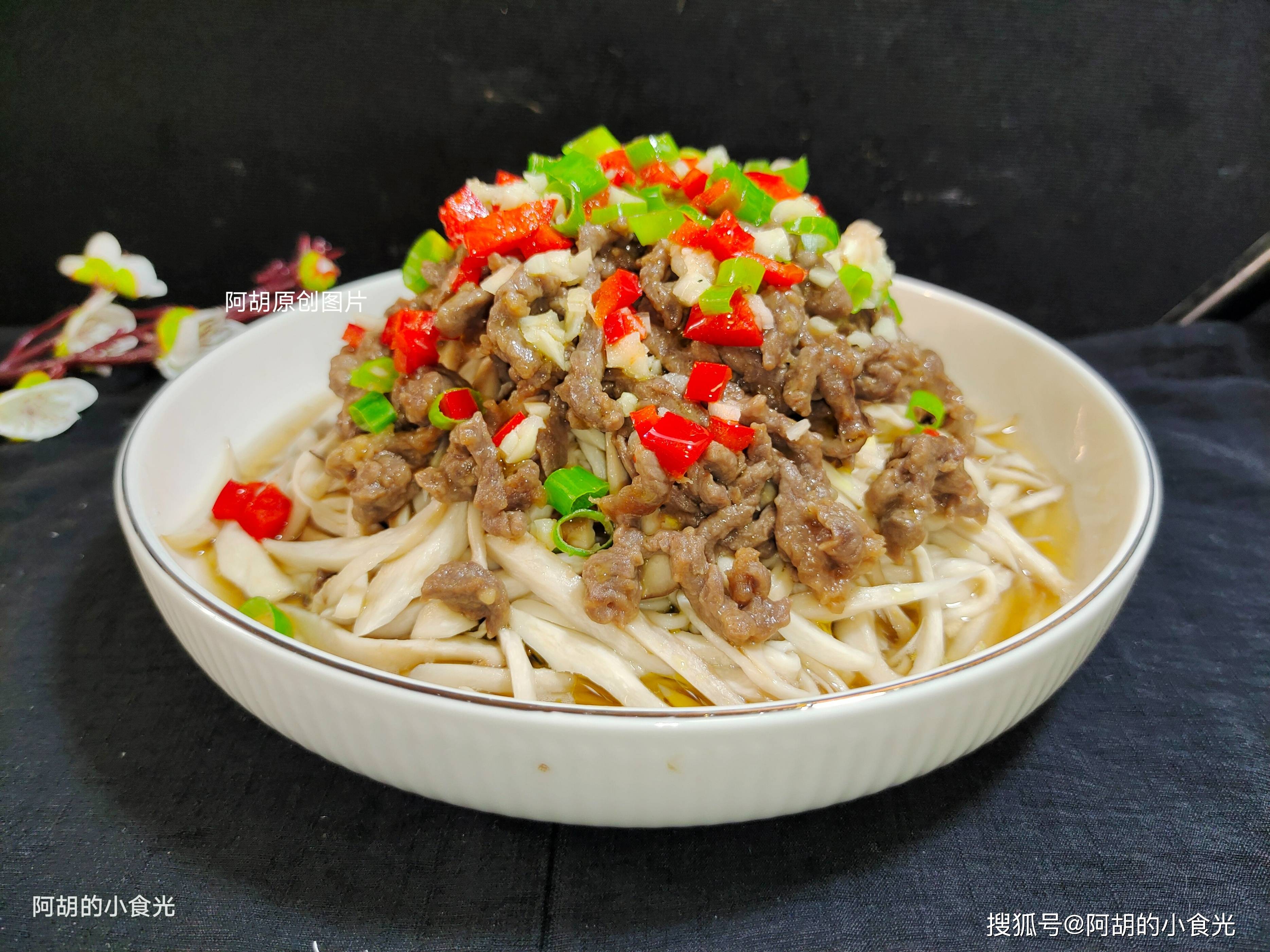 用盘子蒸东西_在炒锅里蒸东西的盘子_