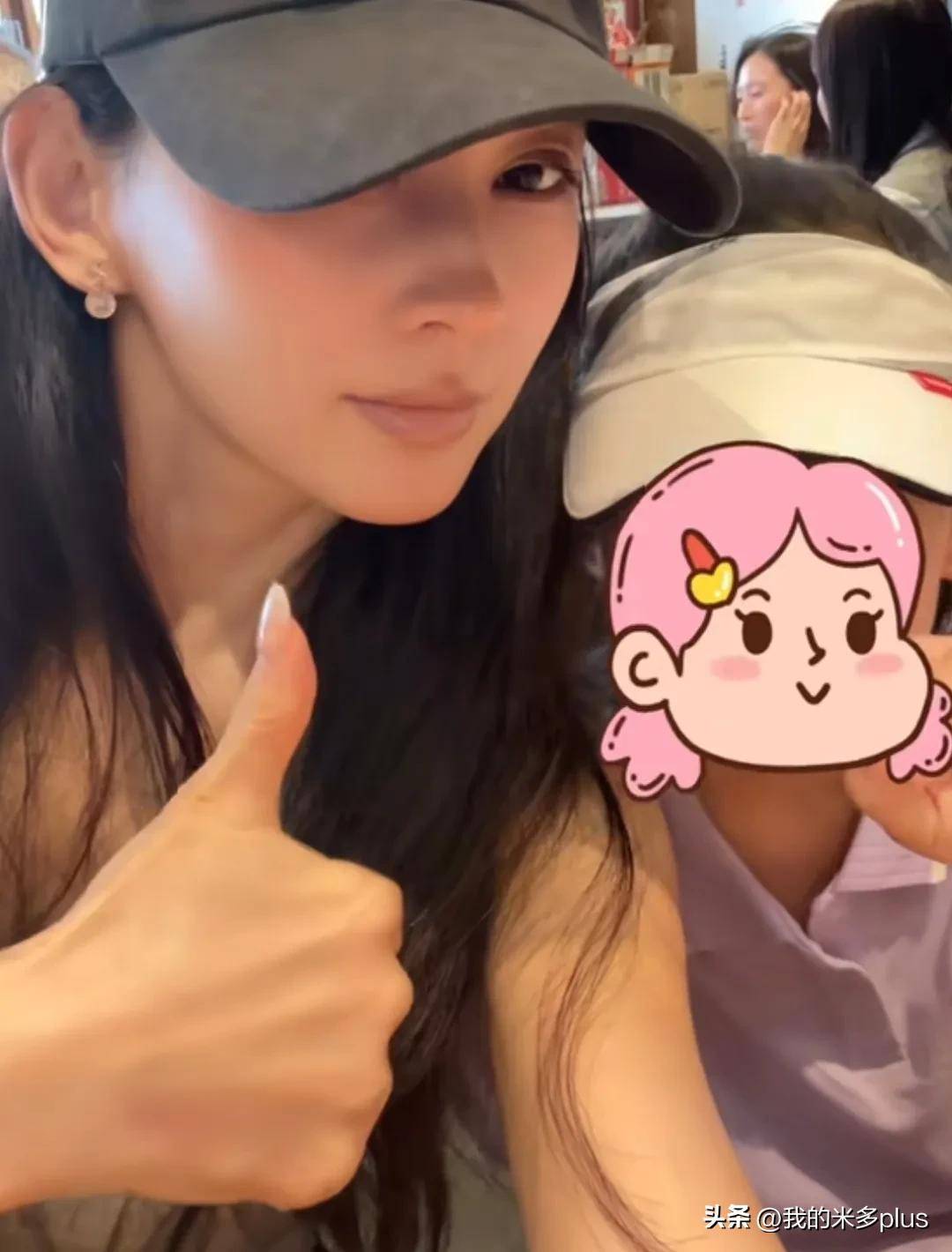 森林北首次晒8岁女儿孩子梳马尾很像醒醒