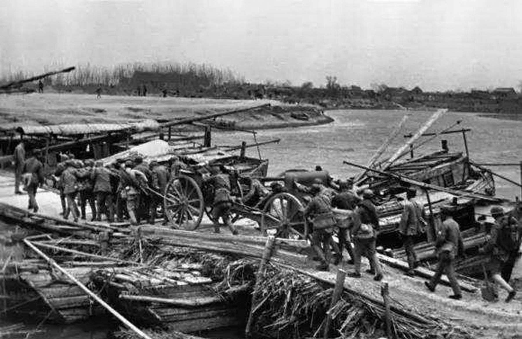 一个民国县长的回忆:台儿庄大战后,在战场捡了十几马车枪支弹药