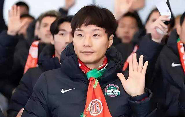 南基一稱河南球迷強(qiáng)于韓國(guó)，中國(guó)球員很聽(tīng)話值得點(diǎn)贊！